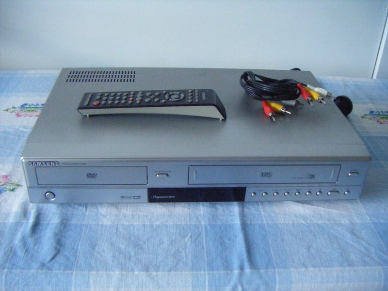 Samsung VCR&DVD Player Carousel 1