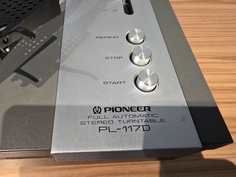 Pioneer PL-117D Full Automatic Turntable Carousel 1