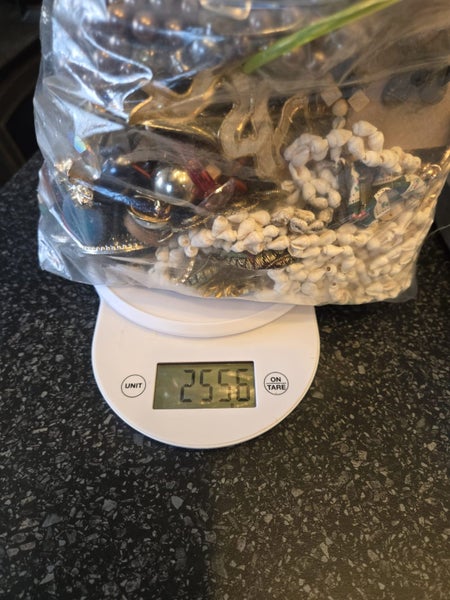 2.5kg of Broken Jewelry for crafting - $1 reserve Carousel 2