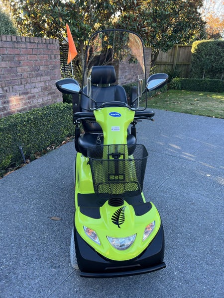 Invacare Comet Pegasus Metro Mobility Scooter Carousel 1
