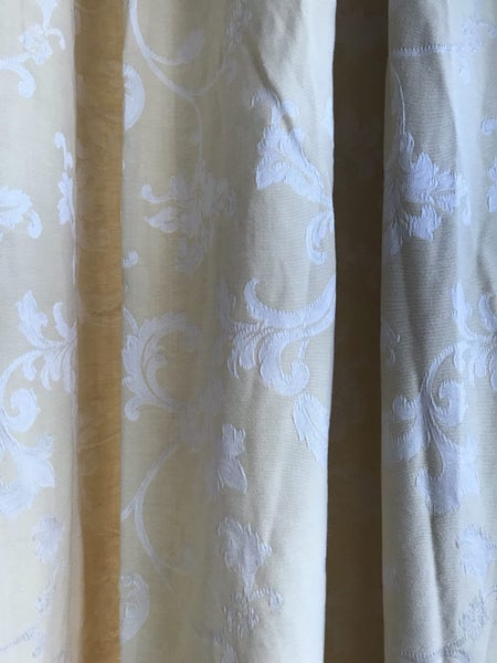 Curtains Carousel 4