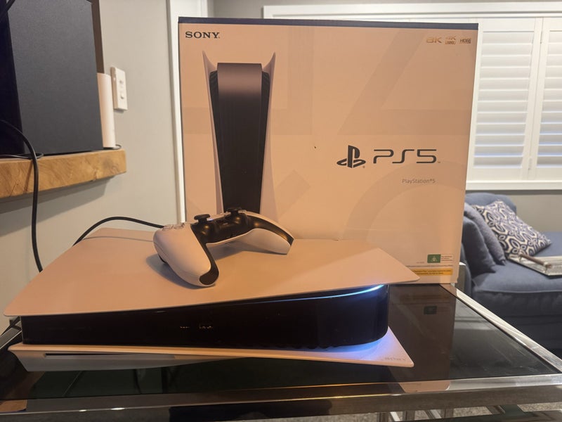 PS5 Disc Edition Carousel 1