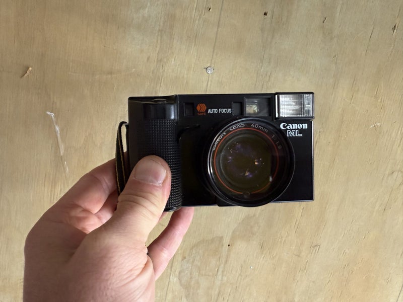 Canon AF35ML 35mm point and shoot camera Carousel 1