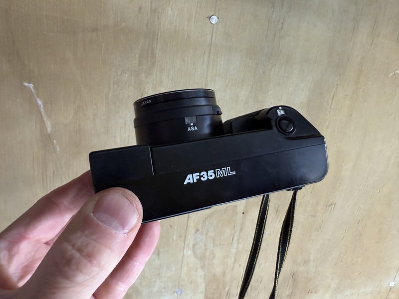 Canon AF35ML 35mm point and shoot camera Carousel 2