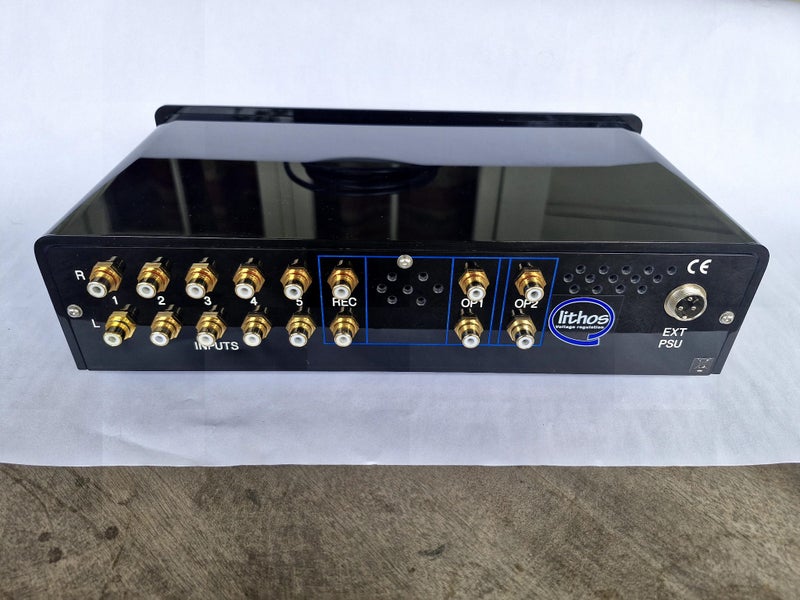Tom Evans 'Vibe mk 1.7' preamp, with a 'Pulse mk 2.2' external power supply Carousel 2