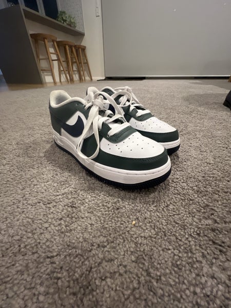 Nike Dunks Blue/Green Youth 5 Carousel 1
