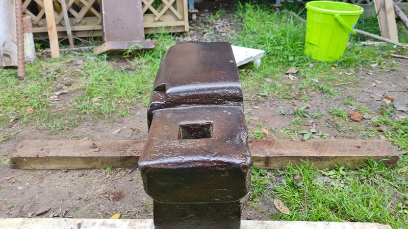 Blacksmith swordsmith blade maker anvil62854316144769112