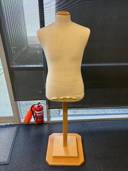 Mannequin with wooden base Carousel 1