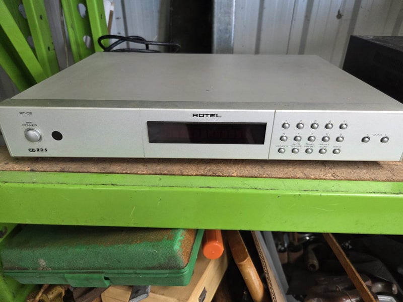 Rotel Tuner Carousel 1