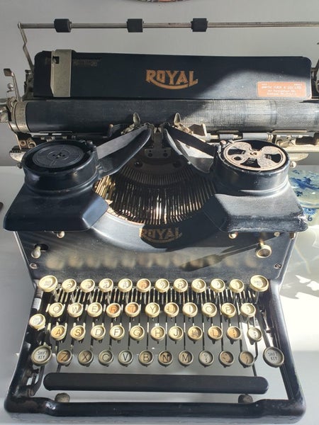 Antique Royal Typewriter Carousel 1