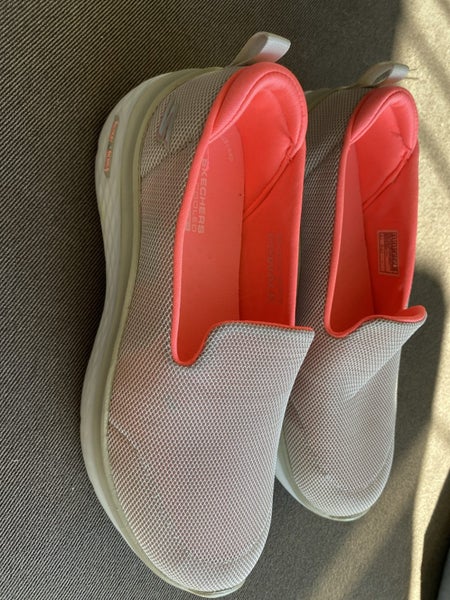 Skechers Carousel 1