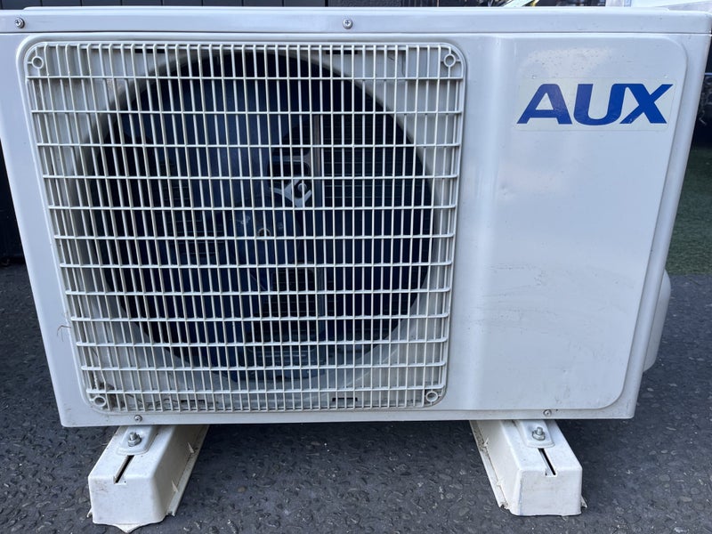Used AUX 1.25 KW high wall and outdoor unit Carousel 2