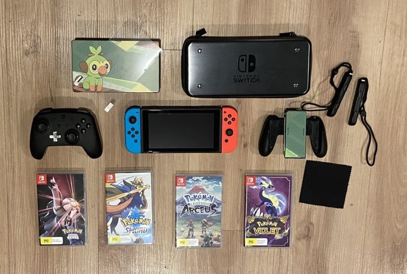 Nintendo Switch Pokémon Package Carousel 1