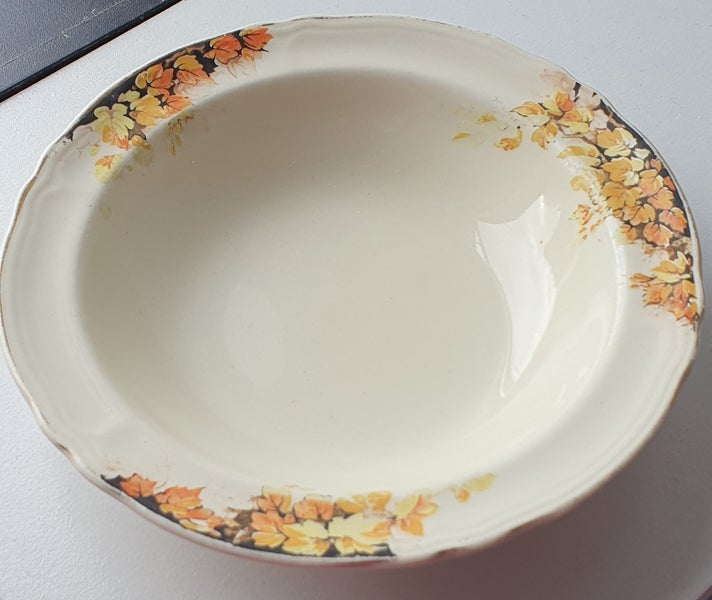 Grindley Cream Petal dessert bowl aprox 16cm Carousel 1