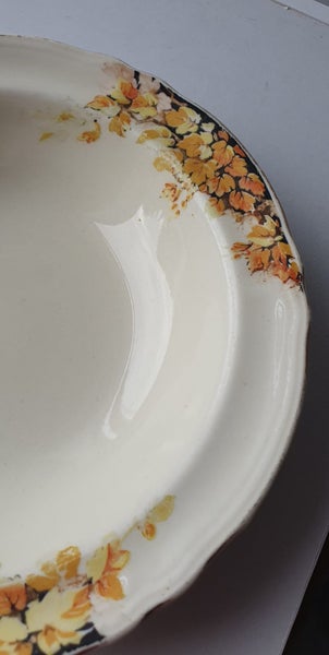 Grindley Cream Petal dessert bowl aprox 16cm Carousel 2