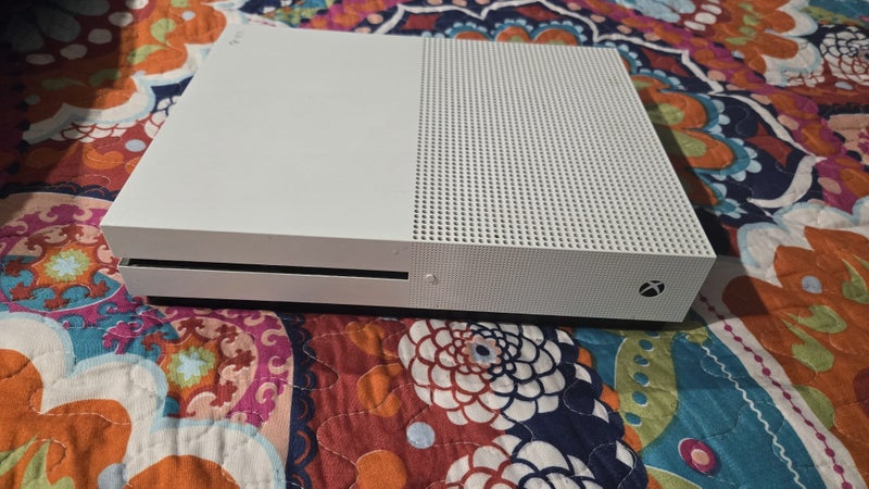 Xbox one s console $1 reserve Carousel 1