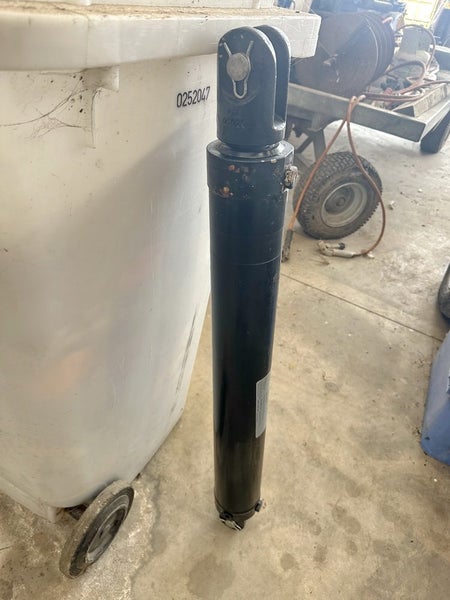 Double acting hydraulic ram (single or set) Carousel 6