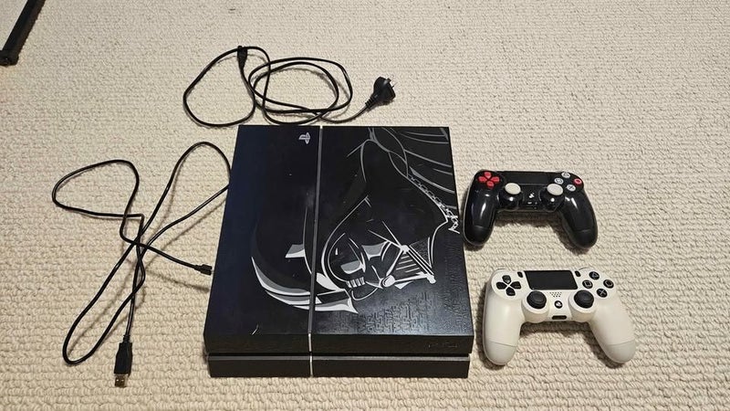 PS4 Darth Vader Edition Carousel 1