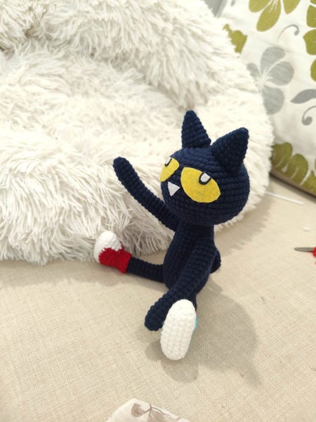 Handmade Crochet pete the cat doll Carousel 5