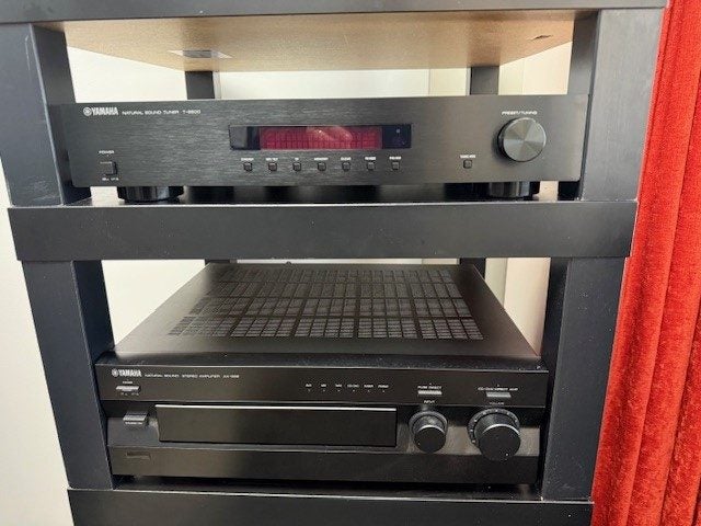 Yamaha TS-500 AM/FM tuner and Yamaha AX 596 stereo amp ( sold together ) Carousel 1