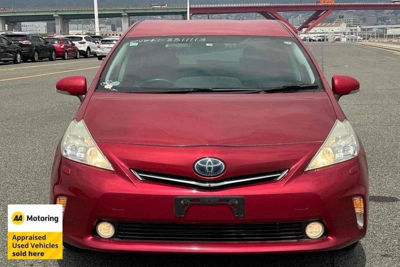 2013 Toyota Prius Alpha Hybrid / Low 50kms62863267436417112