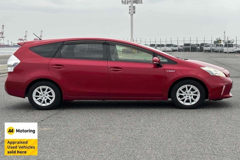 2013 Toyota Prius Alpha Hybrid / Low 50kms62863267436417113