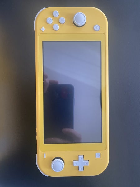 Nintendo Switch Lite Yellow Carousel 2