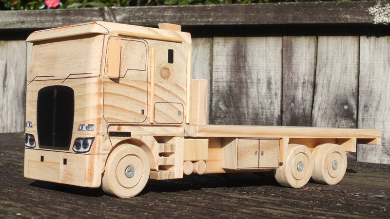 Kenworth 6x4 Flatdeck truck Carousel 1