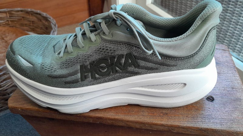 HOKA trainers. BONDI 9 Carousel 2
