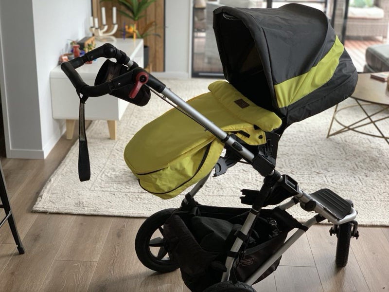 Mountain Buggy Carrycot plus Carousel 3