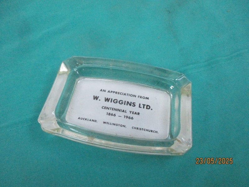 ASHTRAY $2-RES Carousel 1