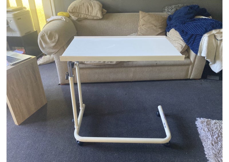 Adjustable wheelchair table Carousel 1