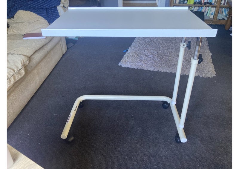 Adjustable wheelchair table Carousel 2