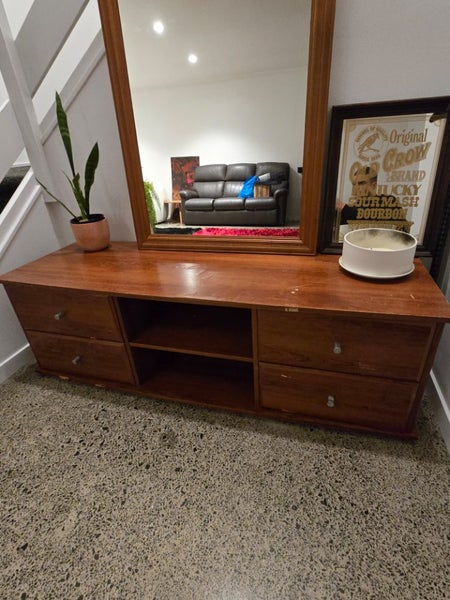 TV Cabinet Carousel 1
