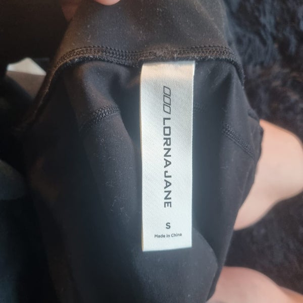 Lorna jane size small knee pants Carousel 3