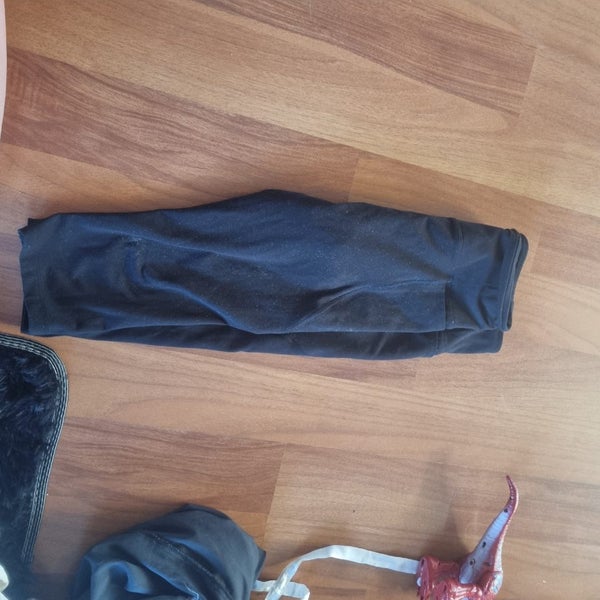 Lorna jane size small knee pants Carousel 1