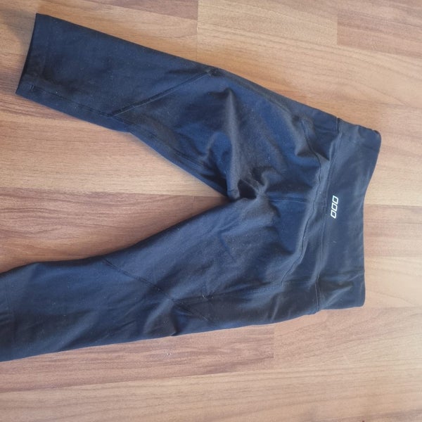 Lorna jane size small knee pants Carousel 2