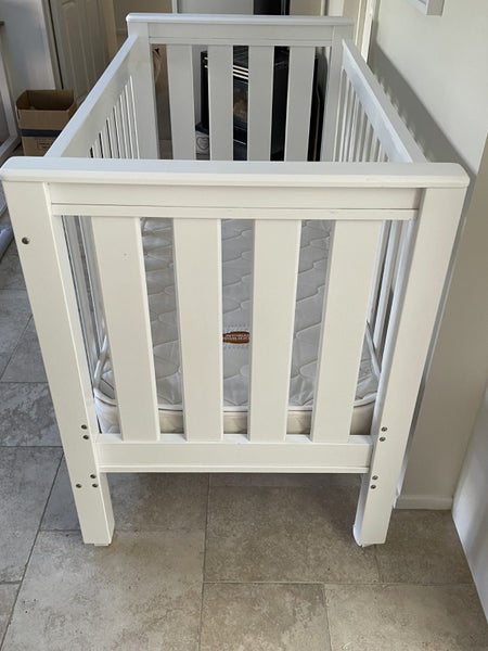 Baby cot and bedding bundle Carousel 2