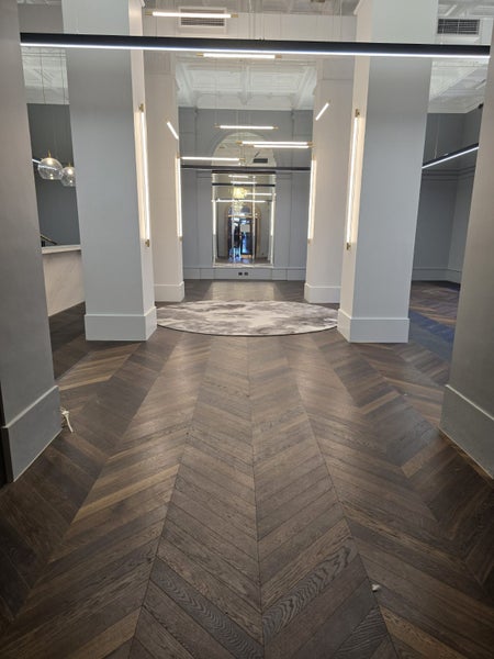 Laminate Hardwood and LVP Flooring Installers Carousel 18