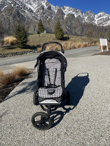 Mountain Buggy Swift, Queenstown Carousel 1