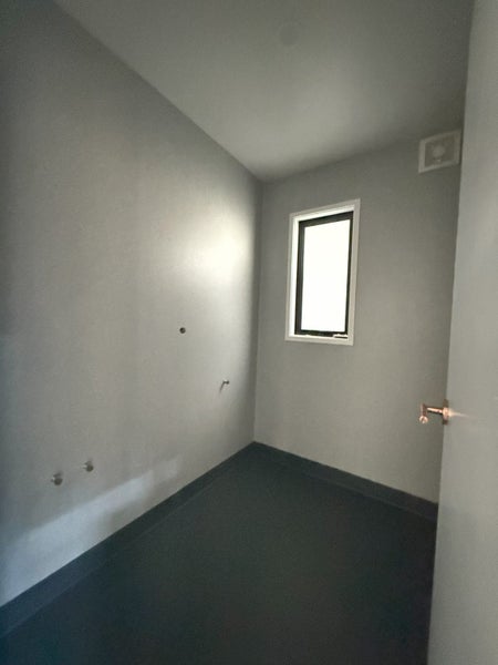 PREMIUM 30m2 1-Bed SELF CONTAINED, READY 2 GO! Carousel 18