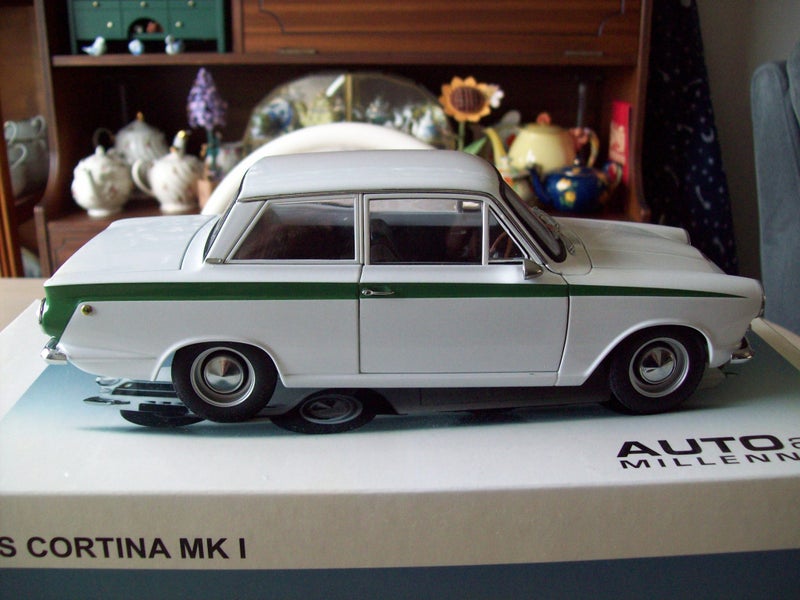 AUTO ART 1/18th SCALE 1963 - 1966 LOTUS CORTINA MK 1 MIB Carousel 1