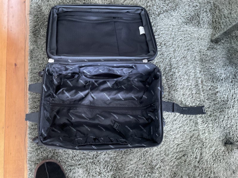 Small travel suit case Carousel 3