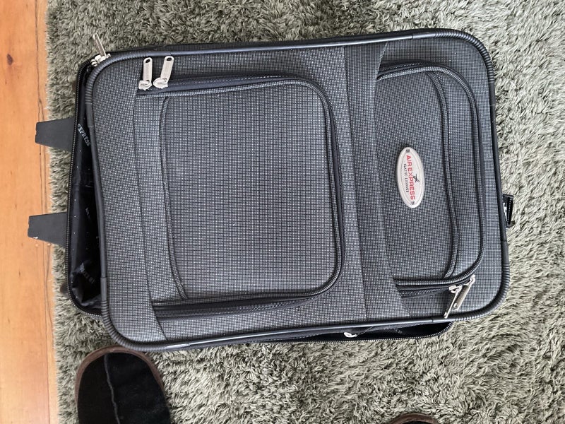 Small travel suit case Carousel 2