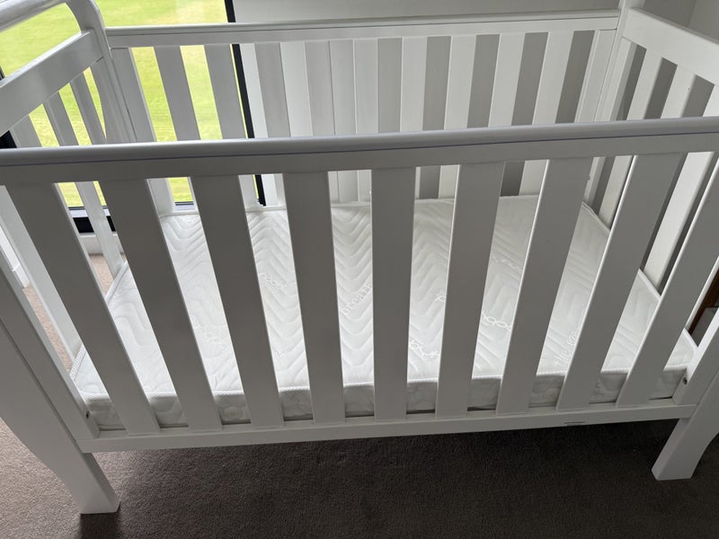Babyhood cot and mattress Carousel 8