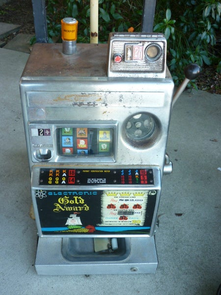 ONE ARM BANDIT. VINTAGE RESTORERS DREAM. Carousel 1