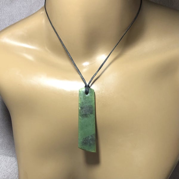 CRAZY 1 DAY AUCTION: 6.7cm Greenstone Toki Pendant, $1 Reserve Carousel 9