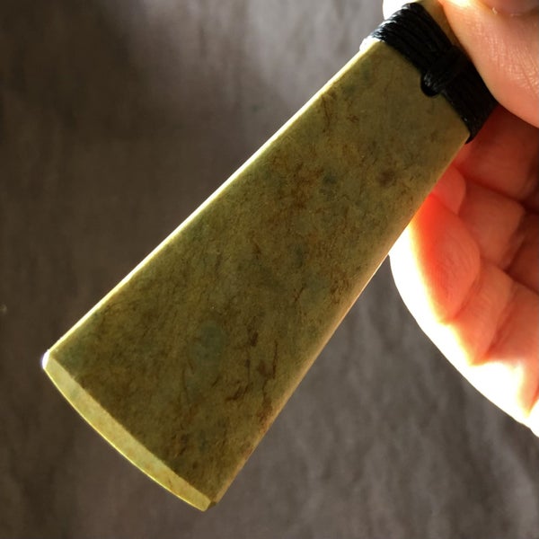 CRAZY 1 DAY AUCTION: 8.3cm Raukaraka Greenstone Toki Pendant, $1 Reserve Carousel 2