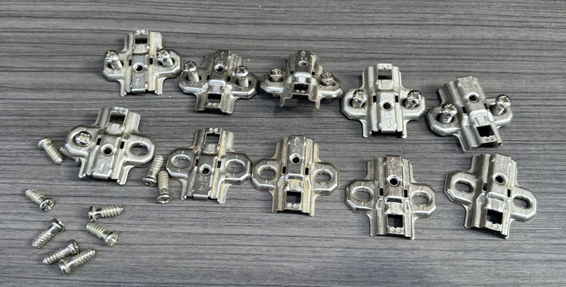 Hinge Mounting Plates 10 Pack #2A - $1 Reserve (Box Y) Carousel 1