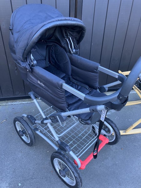 Silver Cross pram and bassinet Carousel 1